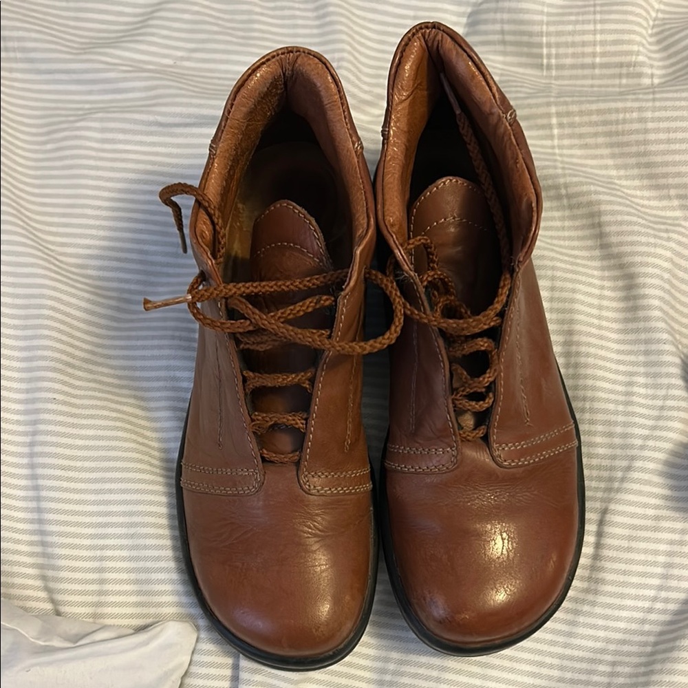 Brown Leather Lace Up Boots with Padded Collar